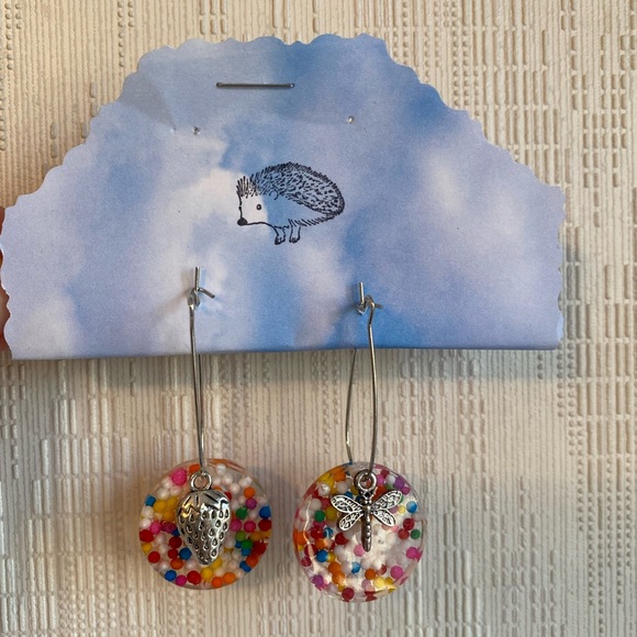 HANDMADE🙋🏻♀️🍩Dangle Earrings w/ Charm! - Picture 6 of 15